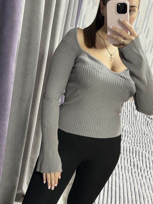 Кофта з вирізом H&M розмір М