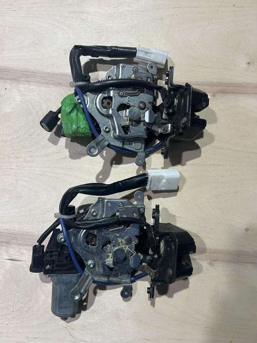 Lexus R X -300,330,350,400H механізм відкриття/закриття дверей