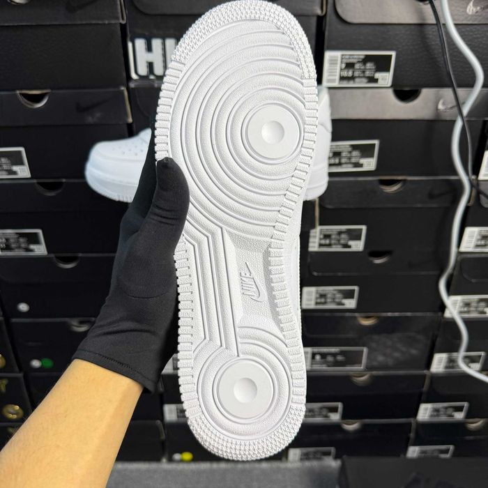 Nike Air Force 1 Low '07 Supreme Biały R.45