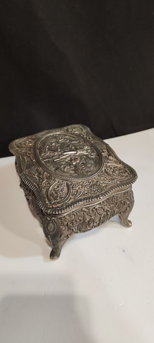 Caixa Guarda- Jóias em Metal