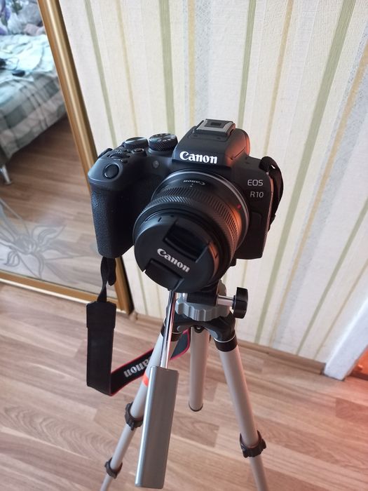 Продається камера Canon EOS R10 у відмінному стані