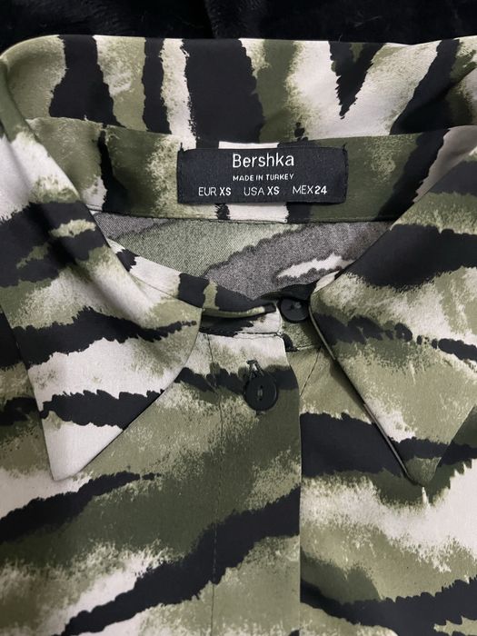 Camisa curta Bershka