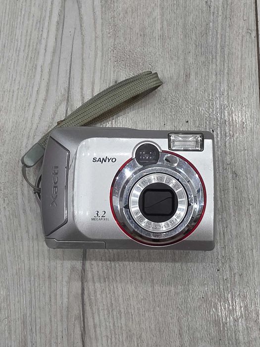 Aparat Cyfrowy Sanyo Xacti VPC-S3 | 3.2 MP | Zasilanie AA | Y2K Vintage | Sprawny
