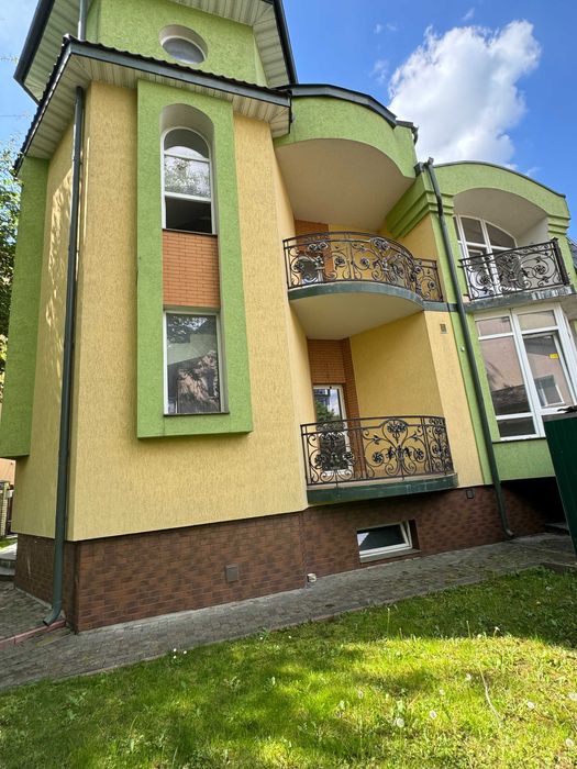 Будинок в самому  центрі,  вул.Матейки