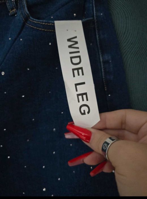 Calça wide leg C/brilhantes