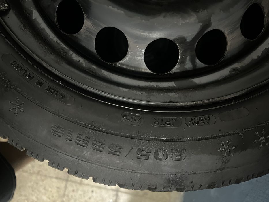 Jantes de ferro com pneus