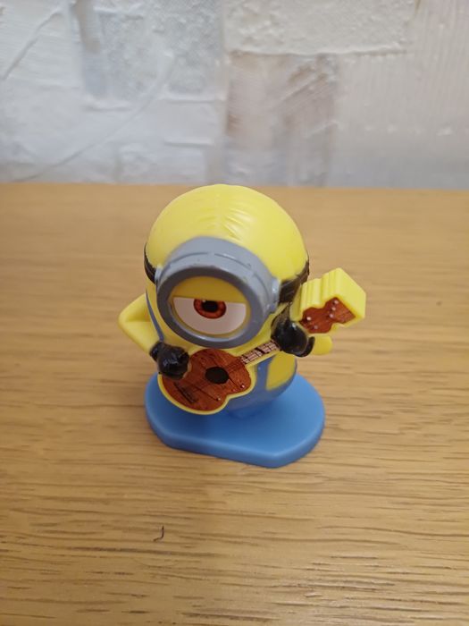 Фигурки миньонов Nestle плюс наклейка