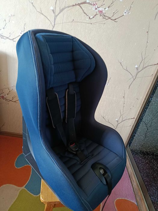 Продам  бу дитяче автокрісло Chicco Xpace Isofix