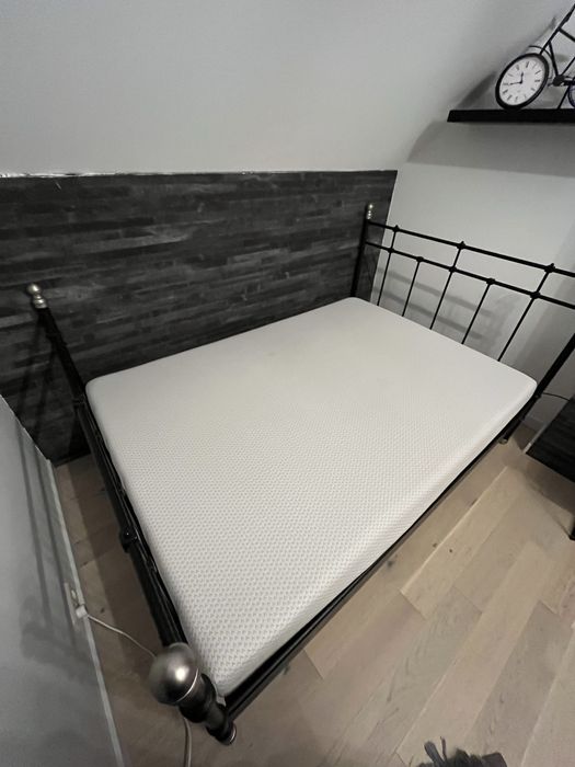 Łóżko sypialniane dwuosobowe 140cm na 200 cm wraz z materace