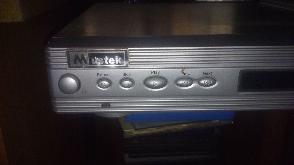 Leitor e Gravador DVD Mustek (nao funciona)64585481563649121