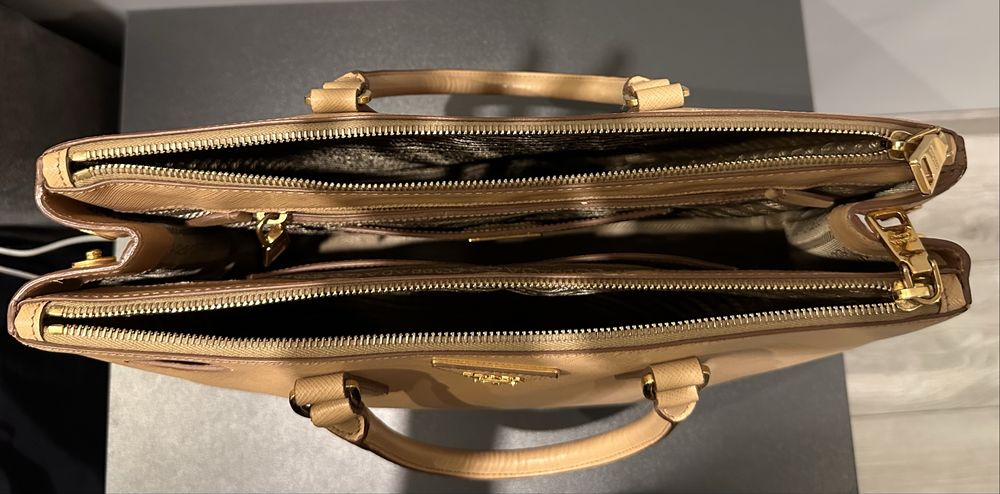 Оригінальна сумка Prada