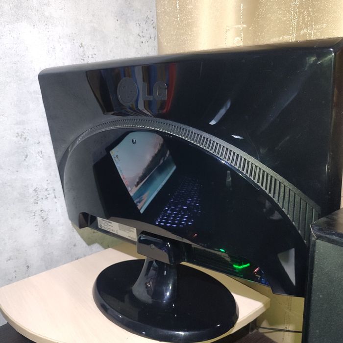 Монітор 22" LG Electronics W2253TQ-PF Black