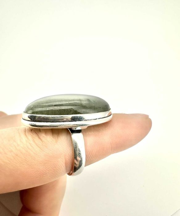 Pierścionek, jedyny w swoim rodzaju kamień
Labradoryt. Próba 925