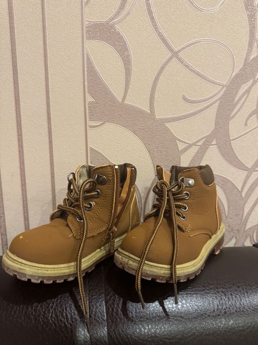 Безкоштовно, взуття на хлопчика 1,5 рокИ