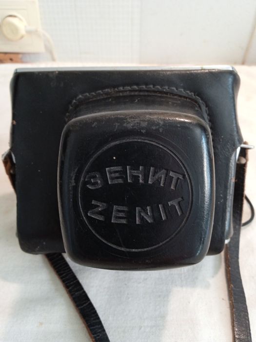 Фотоаппарат Зенит Е б/у.