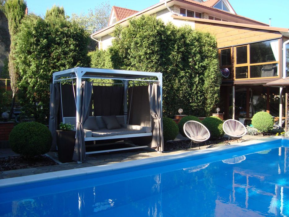 Идеальная локация для дневного отдыха, бассейн с подогревом, чан, сауна.