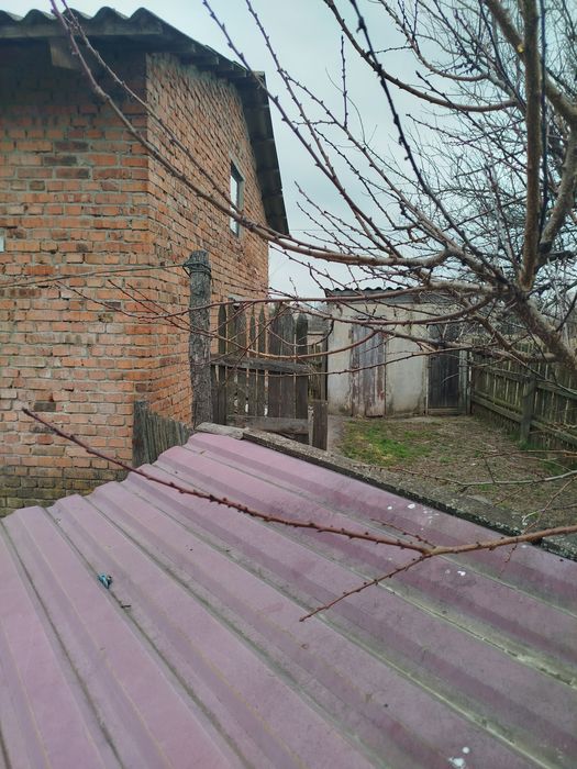 Продам будинок на два поверхи