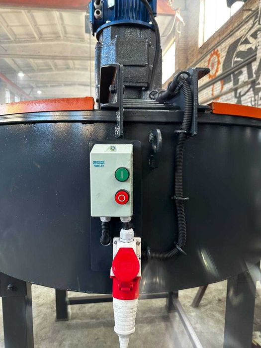 Бетономешалка принудительная, бетонозмішувач примусового типу