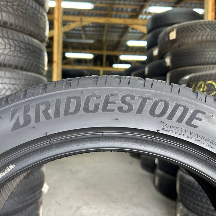 Склад шин 215/50 R18 Bridgestone Blizzak LM005 європейські шини бу протектор 5 мм 4 шт