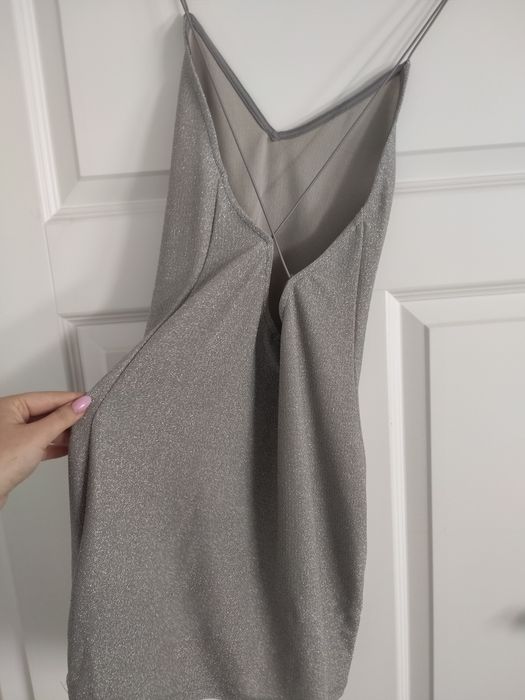 Sukienka srebrna brokatowa mini hm