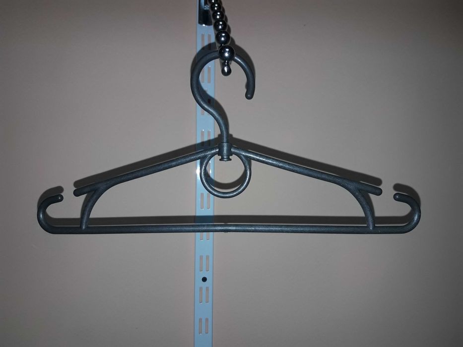 Вішалки дитячі пластмасові