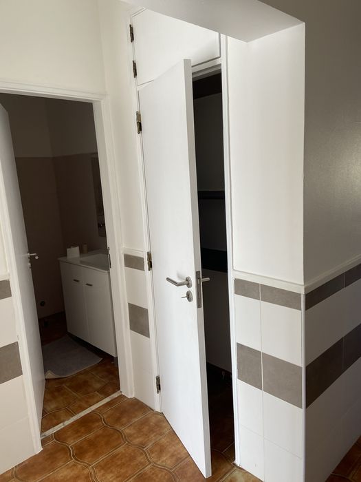 Alugo dois Quartos, com wc e cozinha partilhada