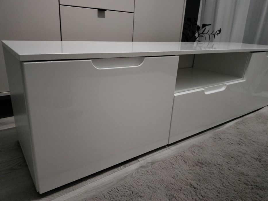 Szafka  pod tv sprzedam