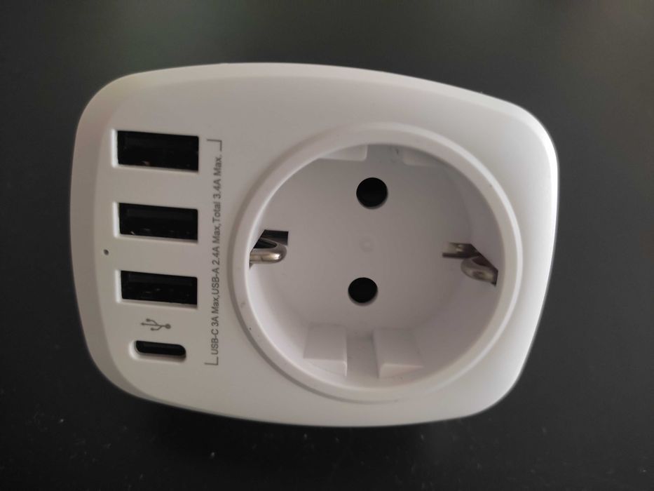 Adaptador Triplo com USB-C e Tomada de Terra