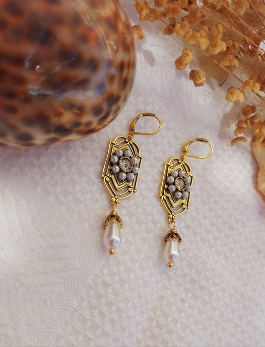 Brincos de aço inoxidável dourado com pérolas