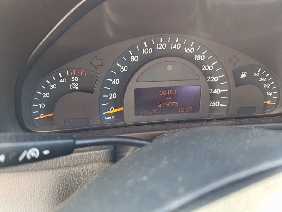 Mercedes-Benz C220 CDI Elegance (2001) – Apenas 219100 km – Mecânica Impecável