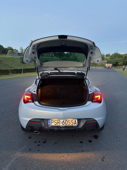 Opel Astra J GTC, 2.0 CDTI. Bardzo dobry stan, niski przebieg.