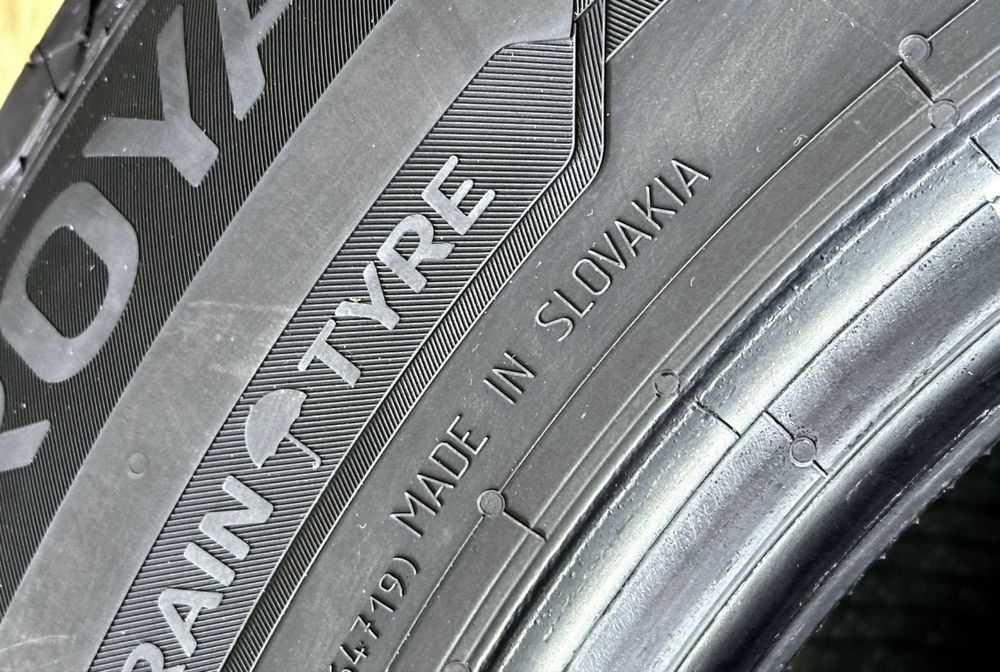Автошини колеса резина 215/65 R15C Uniroyal Rain Maxx3 літні 2022 рік