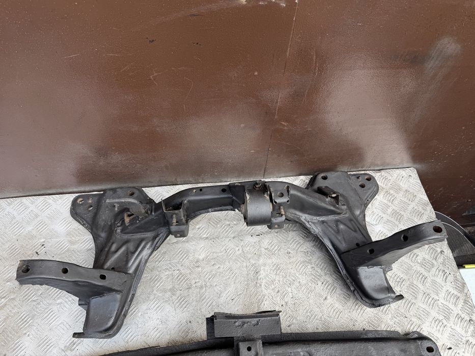 Подрамник балка перед зад киа клаус кларус 98год kia clarus