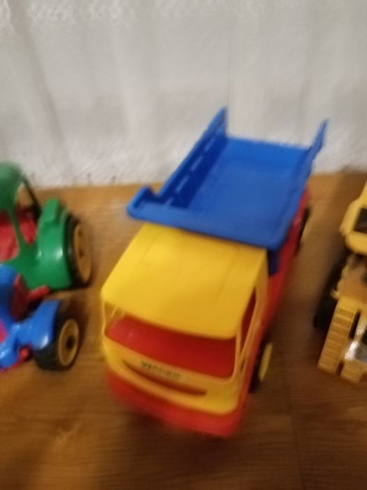 Zabawki pojazdy dla dzieci