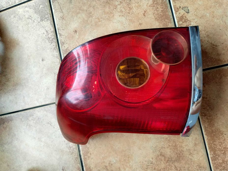 lampa tył tylna lewa Toyota Avensis II T25 Kombi