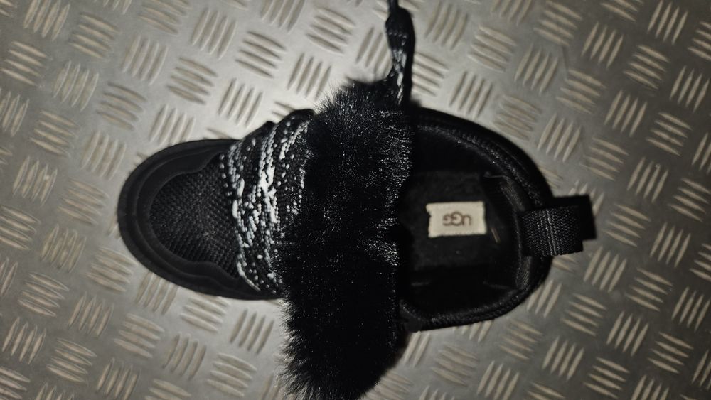 Buty sneakersy UGG Lowmel black czarne  rozmiar 38. Jak nowe