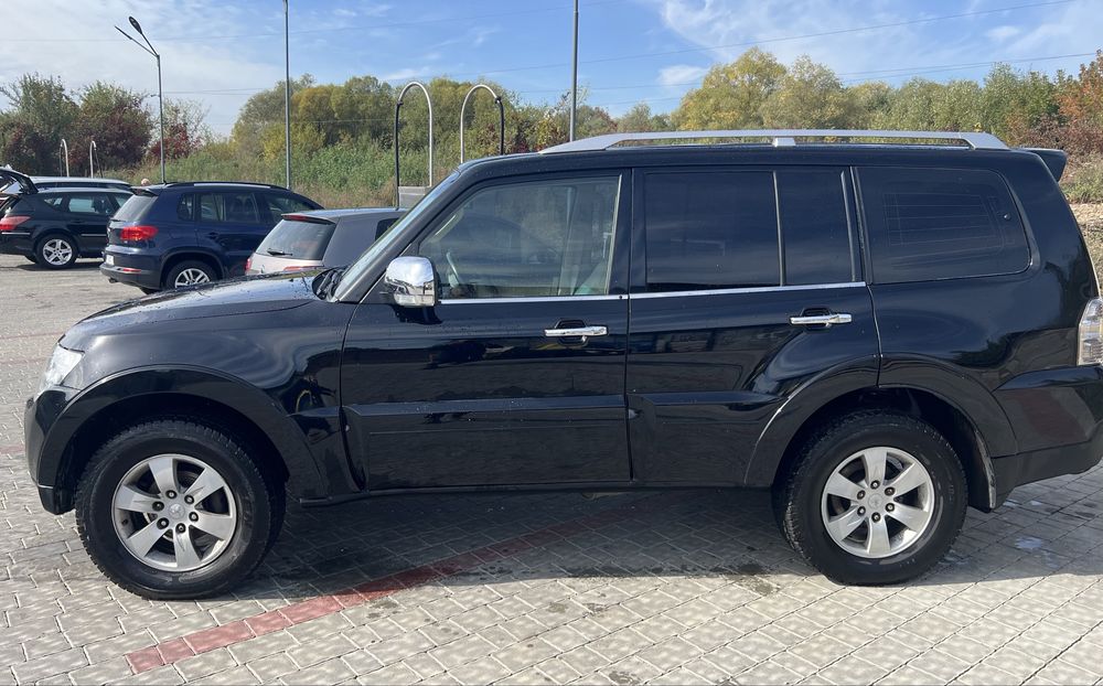 Mitsubishi Pajero Wagon 4