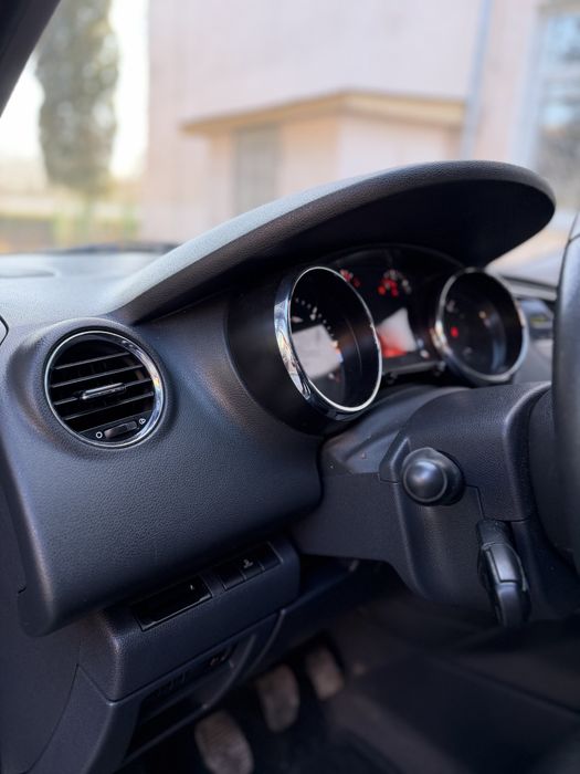 Пежо 5008 - 7 Мість