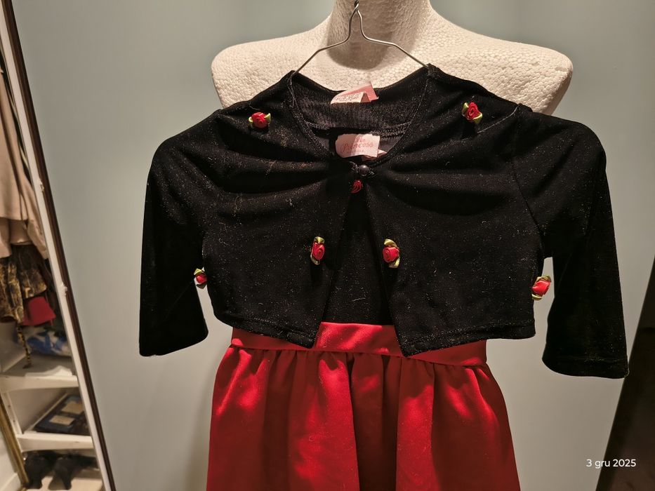 Śliczna elegancka sukienka z bolerkiem