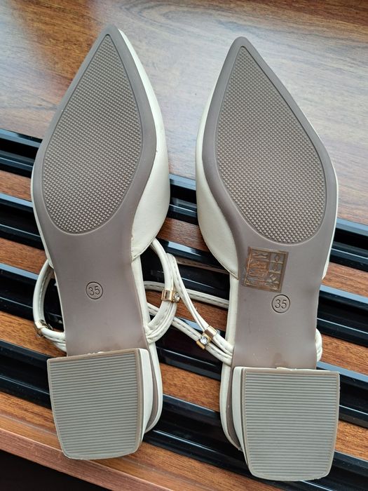 Sapatos elegantes baixos