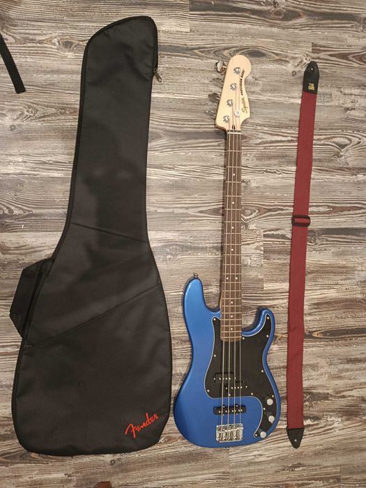 Baixo "Fender Squier Affinity Series Precision Bass PJ Laurel Fingerboard Lake Placid Blue"
