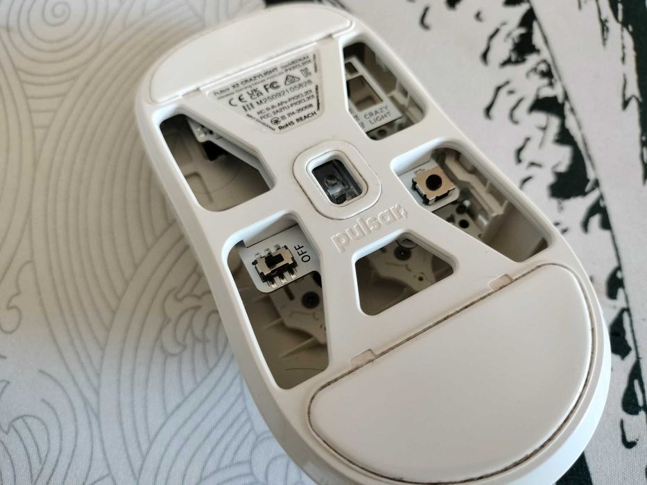 Rato Pulsar Gaming Gears X2 Crazylight - Rato sem fio para jogos, ultraleve, 39 g 32000 dpi, 750 IPS, sensor XS-1, compatível com 8K (Médio, Branco)
