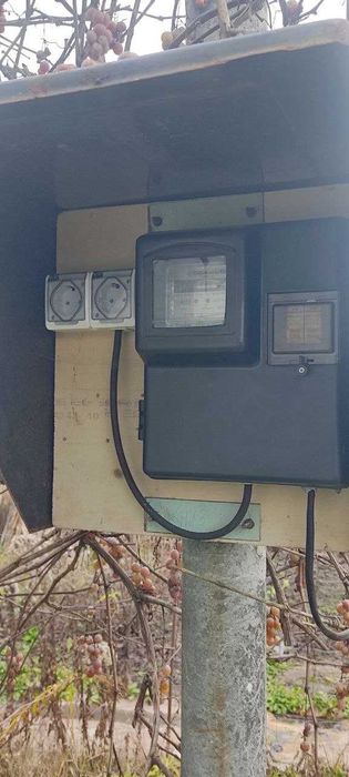 СРОЧНО!Дача в городе. Груба.Свет.Вода.Прописка.Рядом жилые Дома.+Озеро