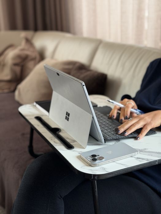 Mesa dobrável para portatil - pafrao mármore