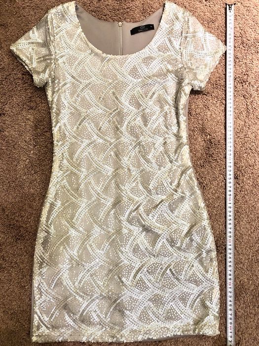Vestido de lantejolas prateadas NOVO