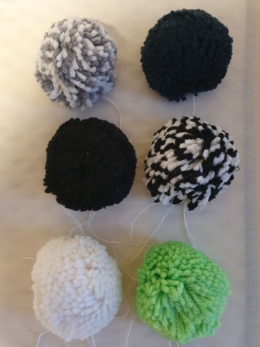 pompony do czapek,wełna Merino