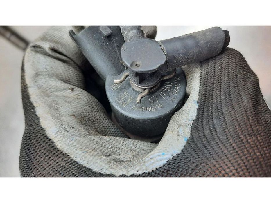 wtryskiwacze komplet 8200100272 renault volvo 1.9 dci