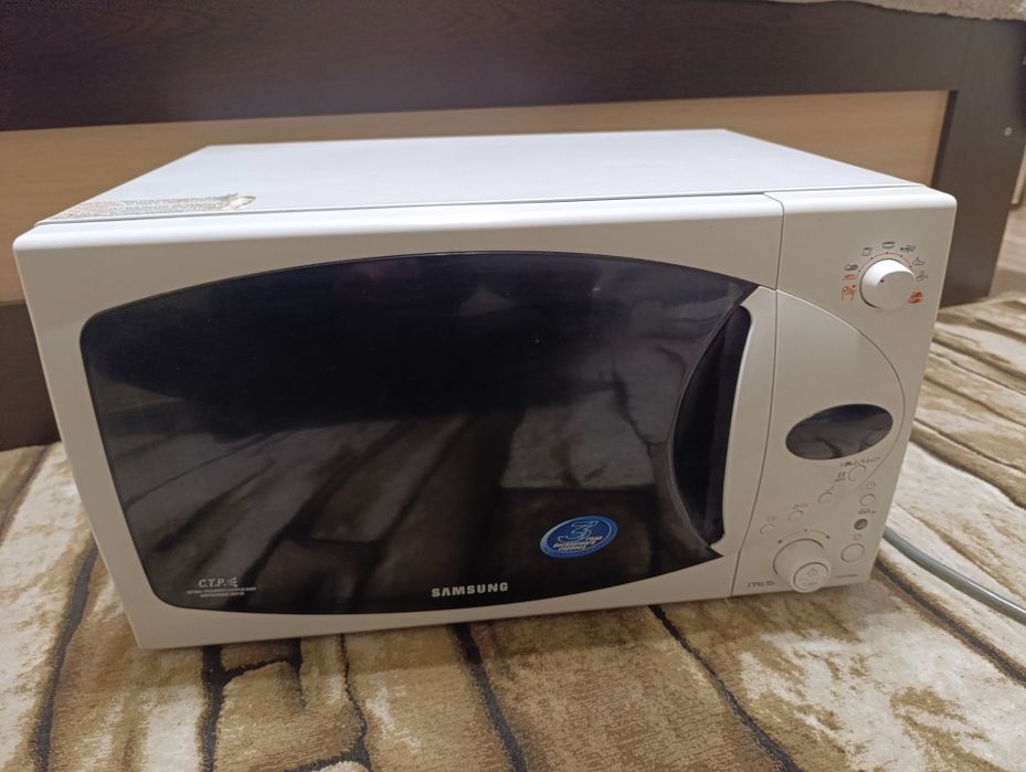 Микроволновка Samsung велика с грилем