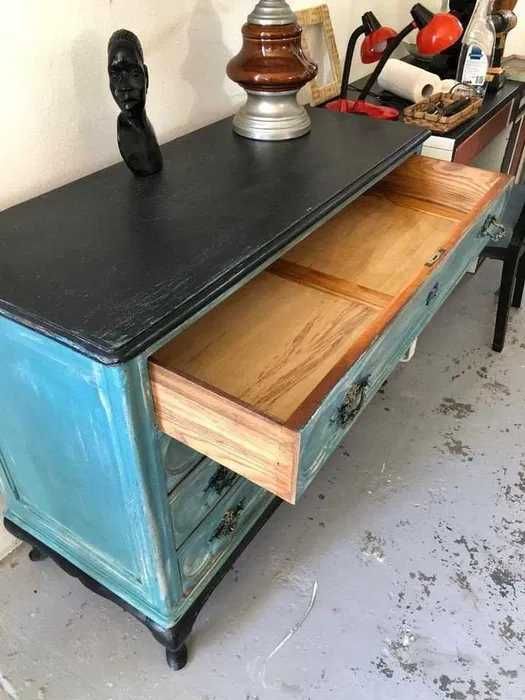 Cómoda Dona Maria pintada em decapé, bom estado