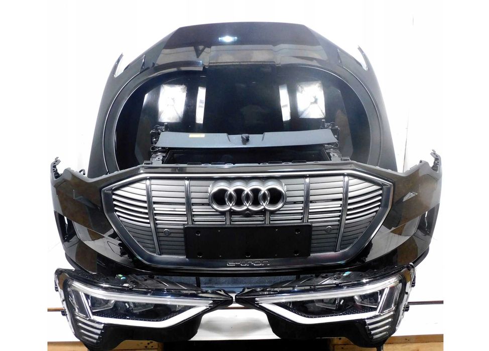 Audi E-tron 4KE Етрон бампер передній з розборки шрот Ауді запчастини